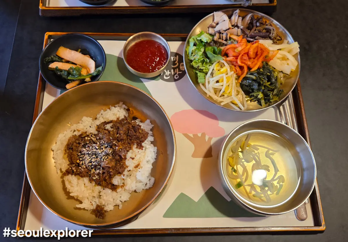 A traditional Bibimbap set for the best solo dining in Seoul