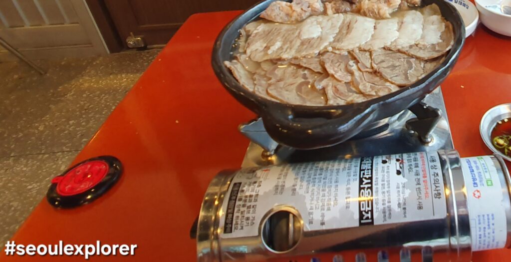 Restaurant table call button