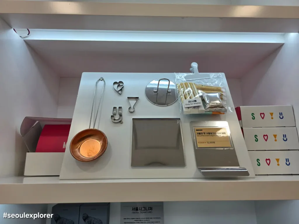 Traditional Dalgona DIY kit, popular among the best Seoul souvenirs 2026