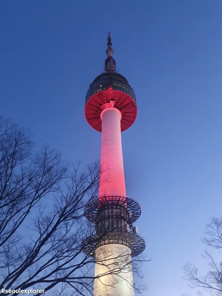 Namsan Seoul Tower red light indicating poor air quality