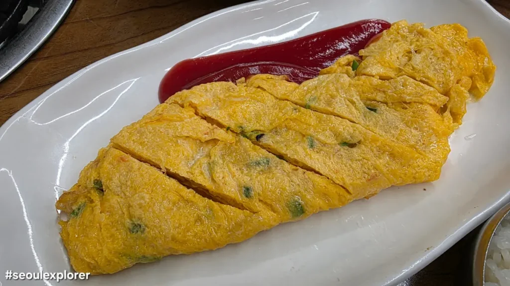 Korean rolled omelet with ketchup