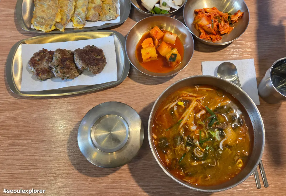 Best Gukbap in Seoul beef soup and yukjeon set