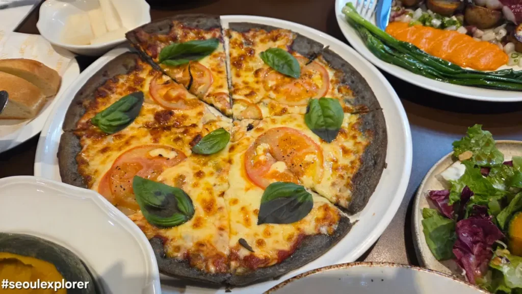 Margarita pizza at drRobin Gwanghwamun