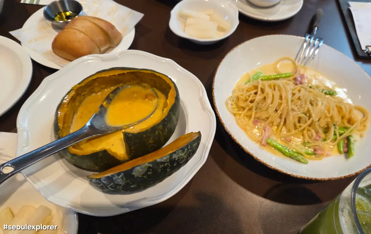 pumpkin soup and pasta at drRobin