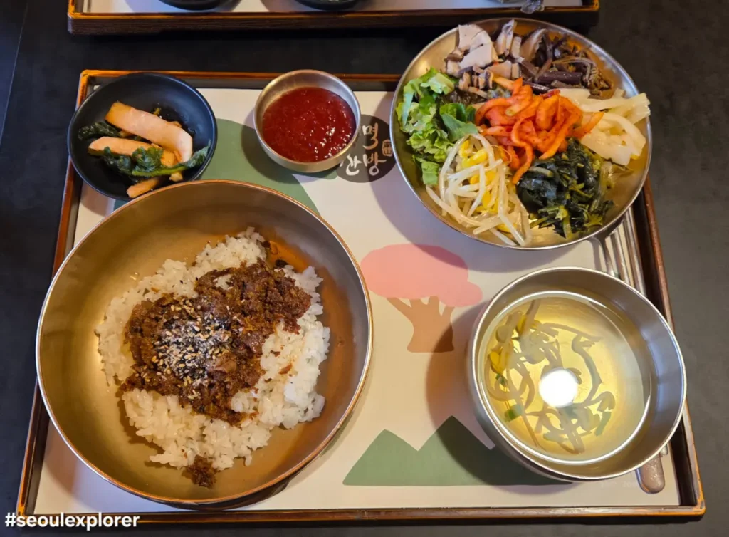 Bulgogi bibimbap set menu at Mokmyeoksanbang