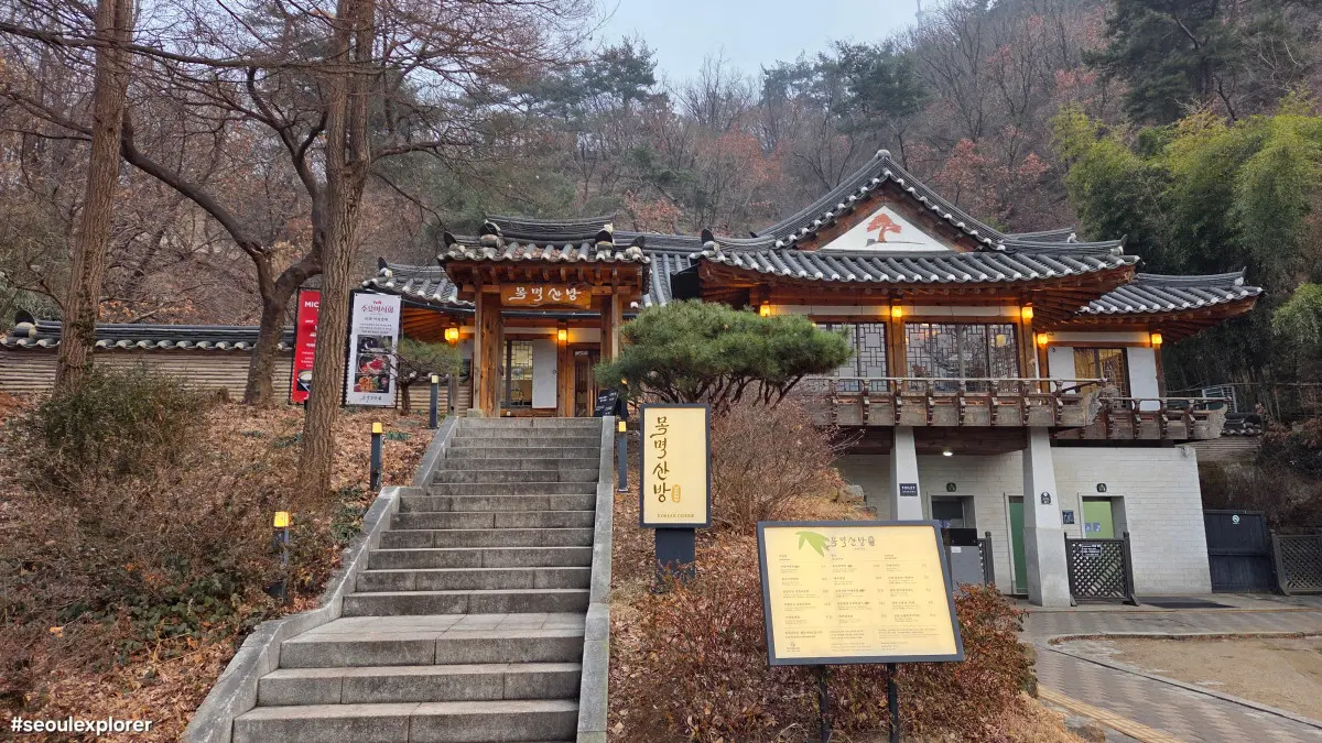 Mokmyeoksanbang, located near Myeongdong and Namsan