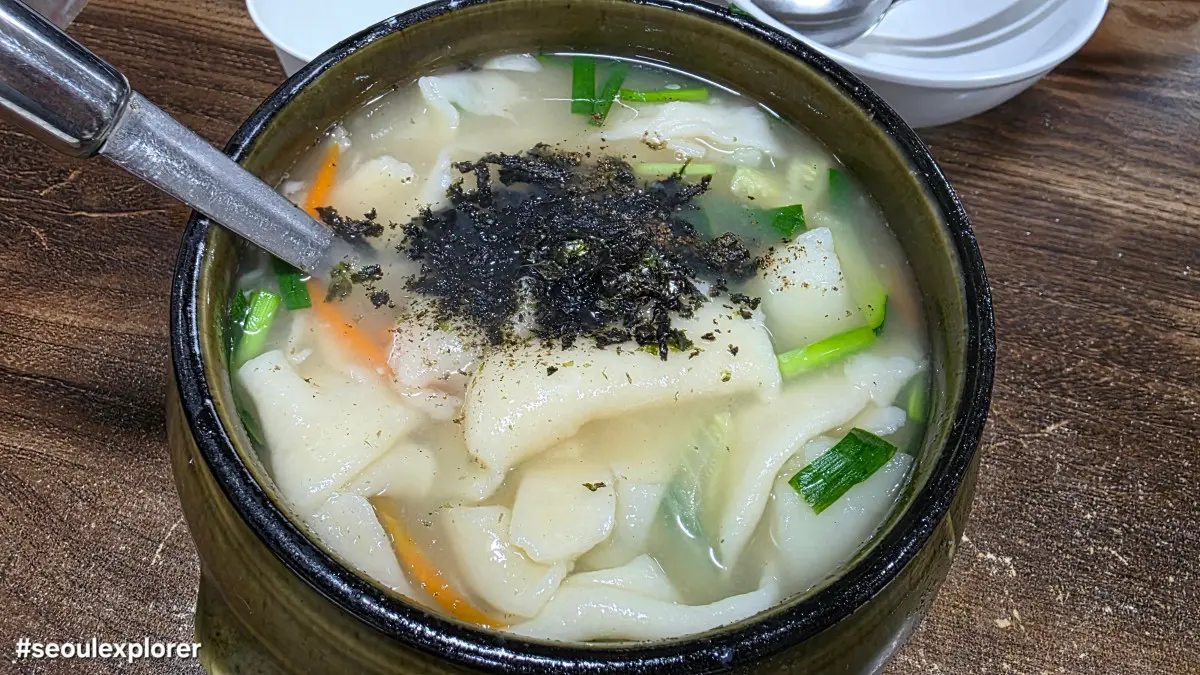 Traditional Samcheongdong sujebi in a pot