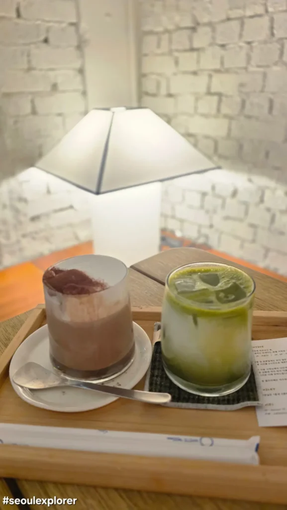 A matcha latte and a Valrhona chocolate latte on a wooden tray